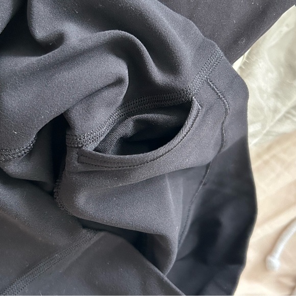 Black lululemon leggings size 6 - Picture 4 of 4
